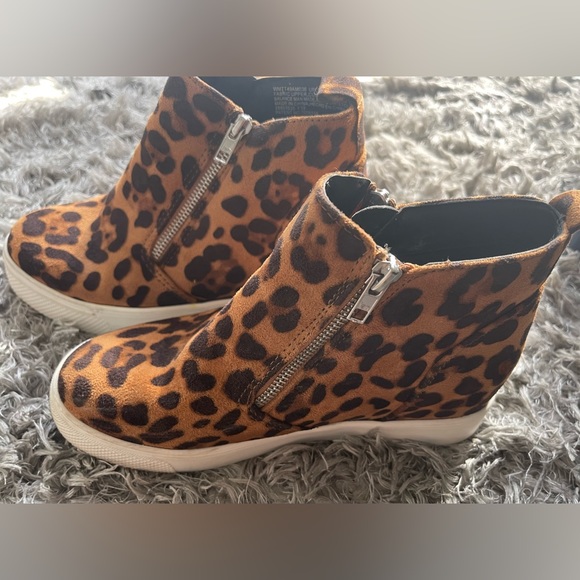 Time & Tru Leopard Cheetah Print Platform Ankle High Shoes Memory Foam. - Picture 2 of 4